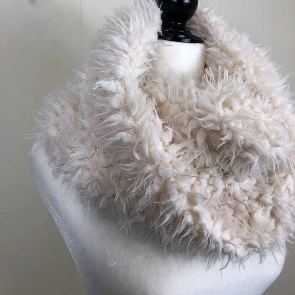 Modena Fuzzy‎ Infinity Scarf - Picture 5 of 6